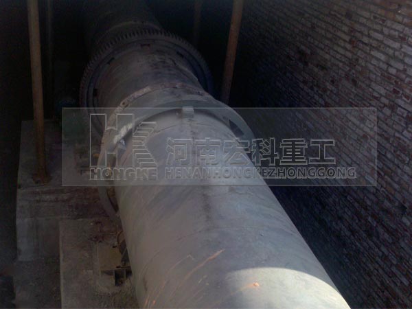 新疆哈密雙段陶?；剞D(zhuǎn)窯生產(chǎn)現(xiàn)場